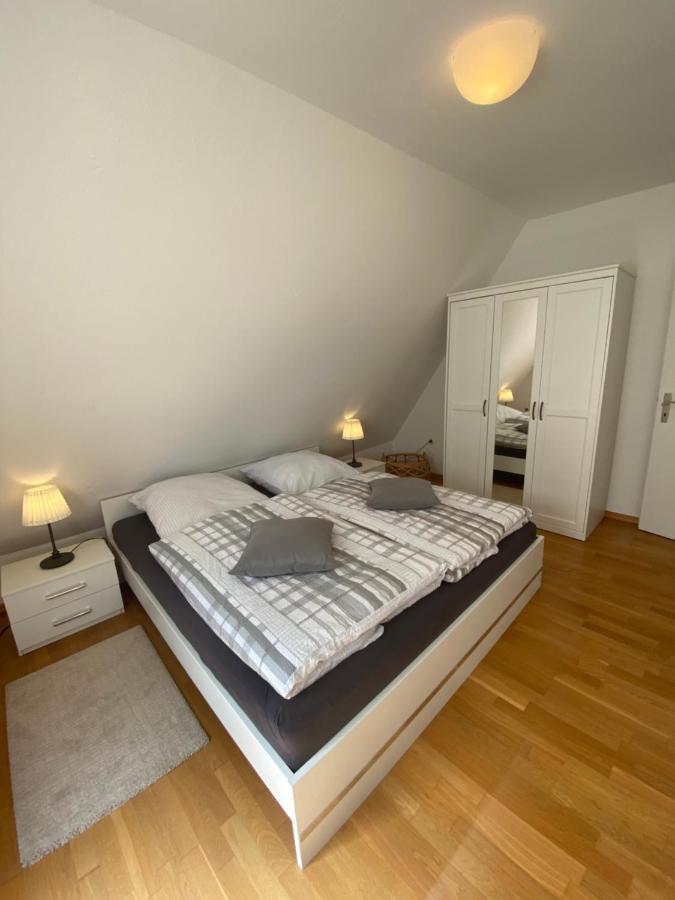 Ferienwohnung Mit Balkon Und Eingezaeunten Garten 奥利希 外观 照片